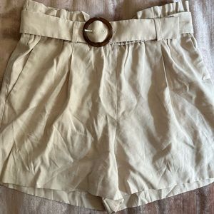 Paperbag shorts with belt